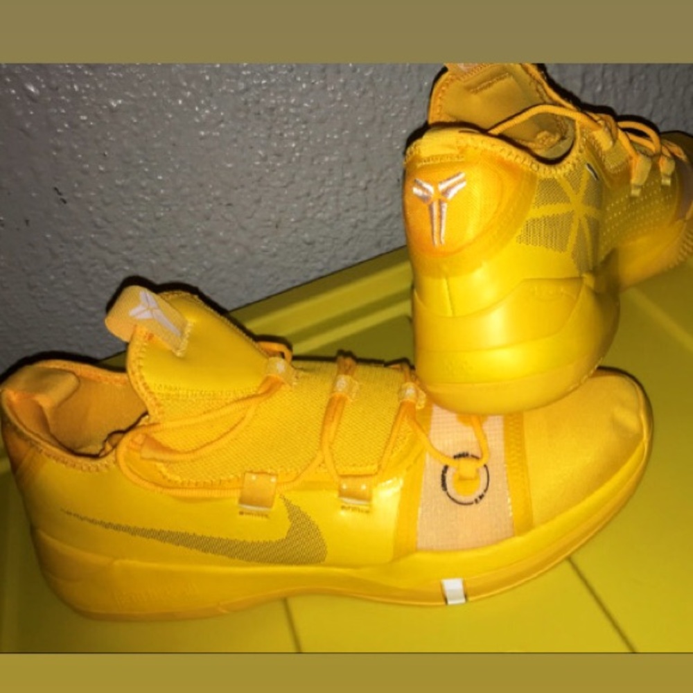 Kobe Mamba Running shoes.